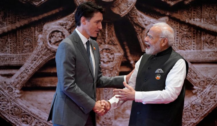 Justin Trudeau shake hands with Narendra Modi